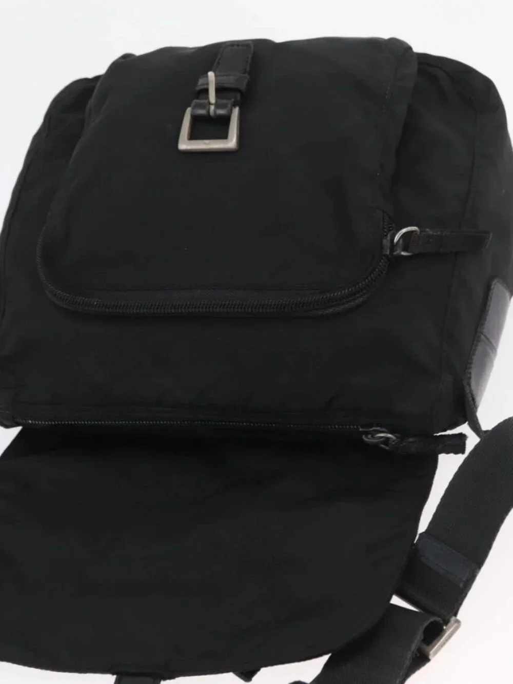Prada shoulder outside	surface：out